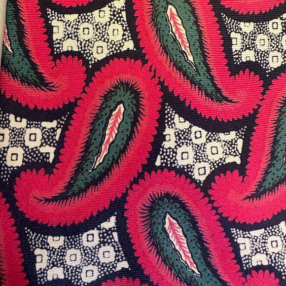 Hugo Boss Men's Necktie Tie Red/Green Paisley Design 100% Silk Made in Italy - Picture 3 of 4